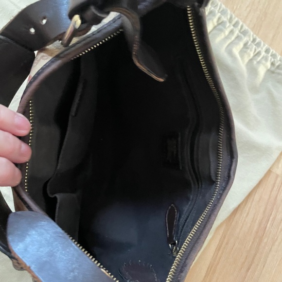 Original Burberry bag with some damage on handle. - Picture 1 of 4